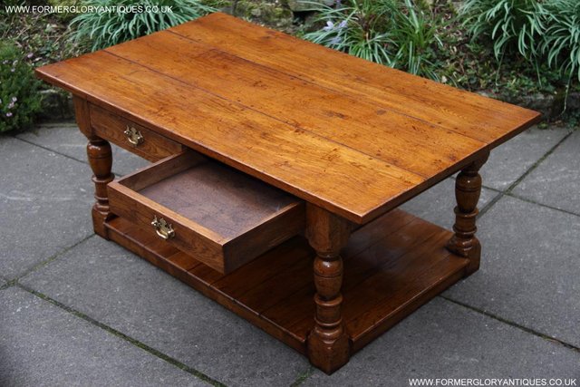 Image 59 of A TITCHMARSH GOODWIN STYLE OAK TWO DRAWER COFFEE TABLE STAND