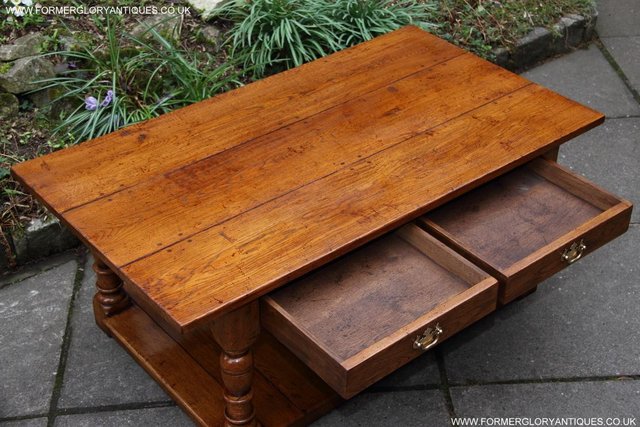 Image 62 of A TITCHMARSH GOODWIN STYLE OAK TWO DRAWER COFFEE TABLE STAND