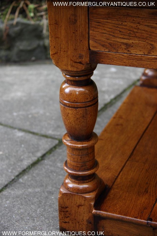 Image 63 of A TITCHMARSH GOODWIN STYLE OAK TWO DRAWER COFFEE TABLE STAND