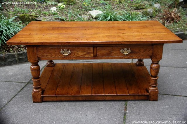 Image 68 of A TITCHMARSH GOODWIN STYLE OAK TWO DRAWER COFFEE TABLE STAND