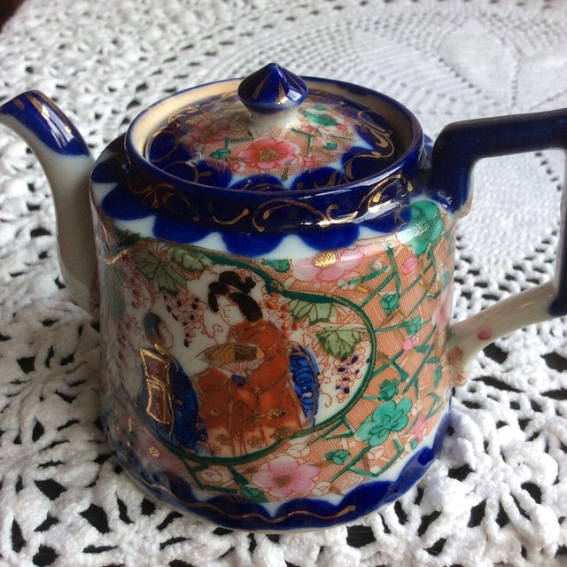 Image 2 of Vintage small Japanese tea pot