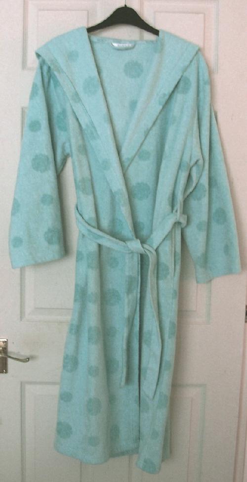 Preview of the first image of Ladies Hooded Dressing Gown By Secret Possessions Sz 16/18.