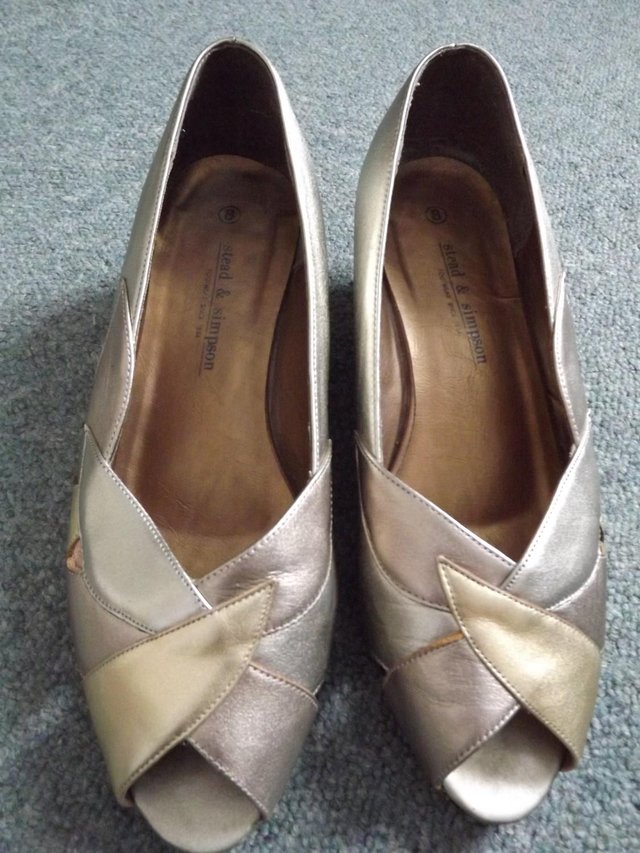 Preview of the first image of Ladies gold shoes size 8.