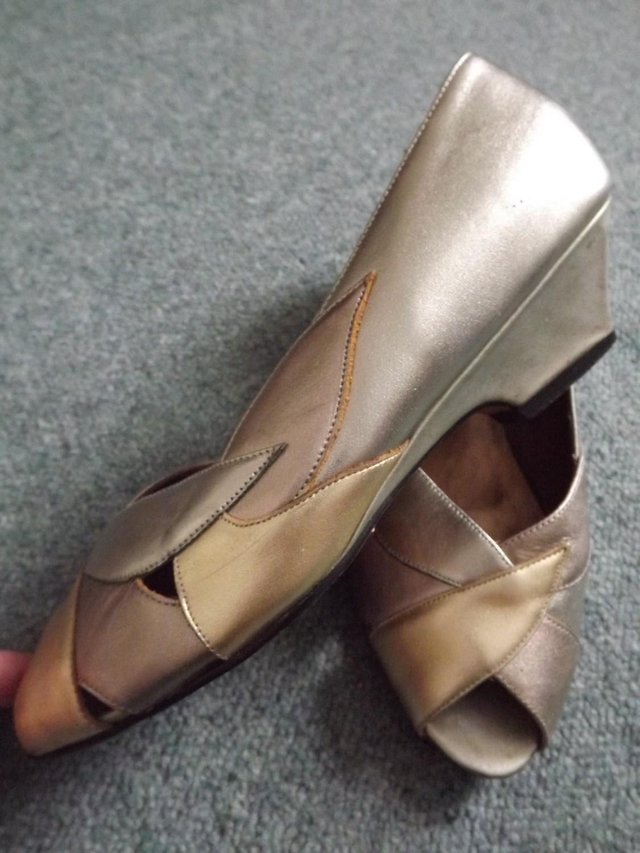 Image 2 of Ladies gold shoes size 8