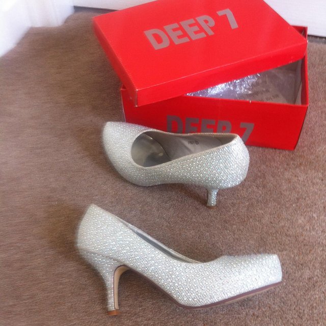 Image 3 of Size 6 ladies silver diamanté shoes