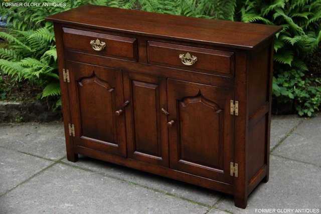 Image 2 of A TITCHMARSH & GOODWIN OAK DRESSER BASE SIDEBOARD HALL TABLE
