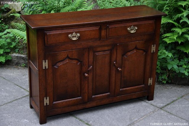Image 3 of A TITCHMARSH & GOODWIN OAK DRESSER BASE SIDEBOARD HALL TABLE