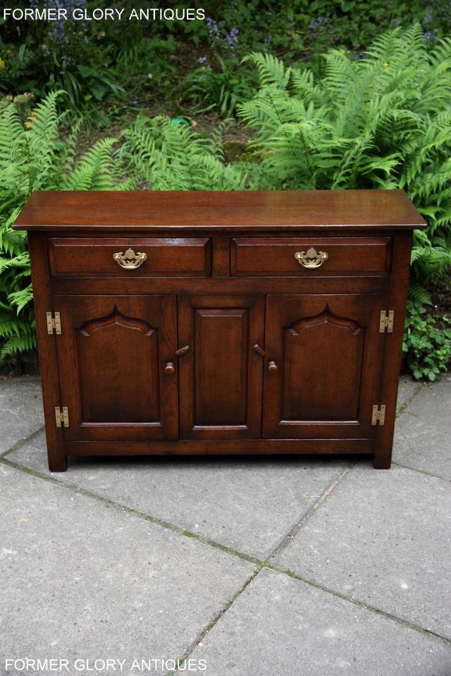 Image 4 of A TITCHMARSH & GOODWIN OAK DRESSER BASE SIDEBOARD HALL TABLE