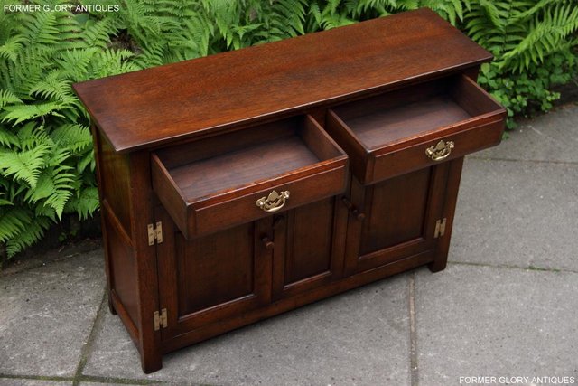 Image 7 of A TITCHMARSH & GOODWIN OAK DRESSER BASE SIDEBOARD HALL TABLE