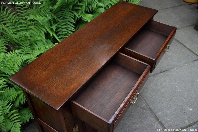 Image 15 of A TITCHMARSH & GOODWIN OAK DRESSER BASE SIDEBOARD HALL TABLE