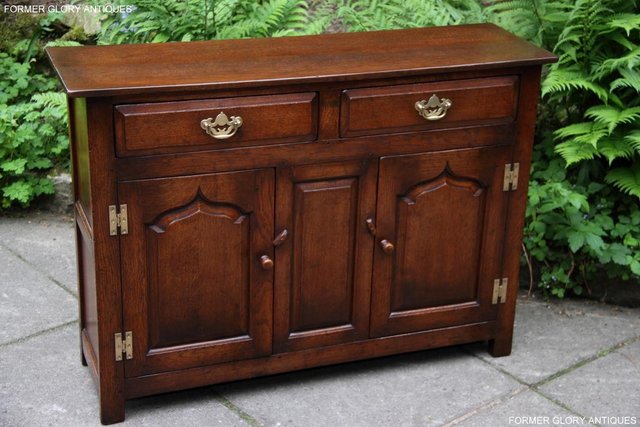 Image 16 of A TITCHMARSH & GOODWIN OAK DRESSER BASE SIDEBOARD HALL TABLE