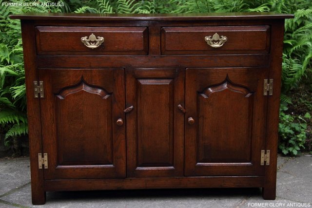Image 19 of A TITCHMARSH & GOODWIN OAK DRESSER BASE SIDEBOARD HALL TABLE