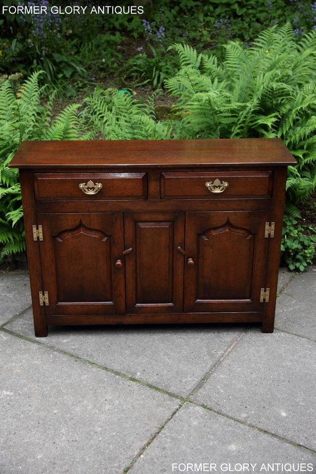 Image 24 of A TITCHMARSH & GOODWIN OAK DRESSER BASE SIDEBOARD HALL TABLE