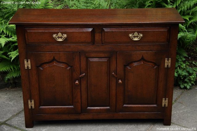 Image 28 of A TITCHMARSH & GOODWIN OAK DRESSER BASE SIDEBOARD HALL TABLE