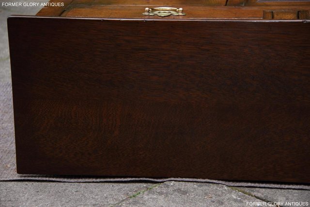 Image 34 of A TITCHMARSH & GOODWIN OAK DRESSER BASE SIDEBOARD HALL TABLE