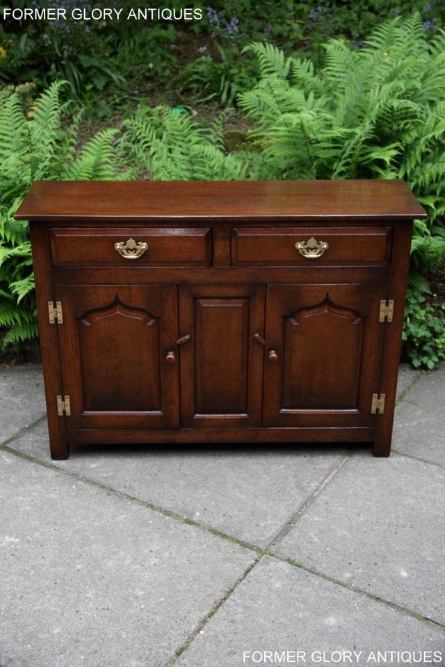 Image 46 of A TITCHMARSH & GOODWIN OAK DRESSER BASE SIDEBOARD HALL TABLE