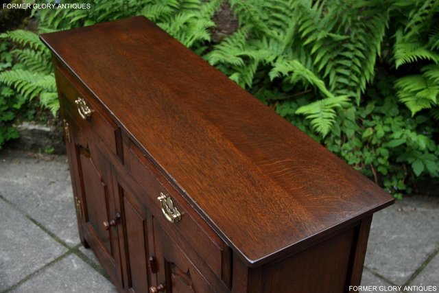 Image 50 of A TITCHMARSH & GOODWIN OAK DRESSER BASE SIDEBOARD HALL TABLE