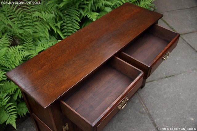 Image 51 of A TITCHMARSH & GOODWIN OAK DRESSER BASE SIDEBOARD HALL TABLE