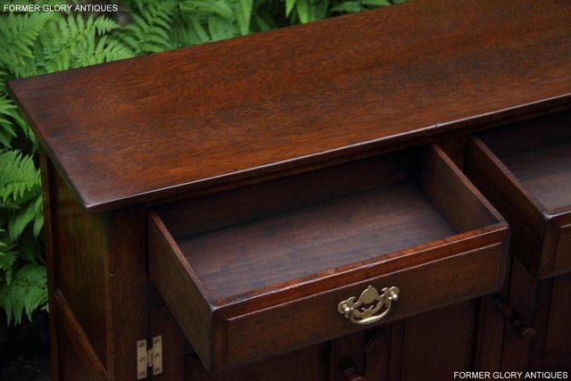 Image 55 of A TITCHMARSH & GOODWIN OAK DRESSER BASE SIDEBOARD HALL TABLE