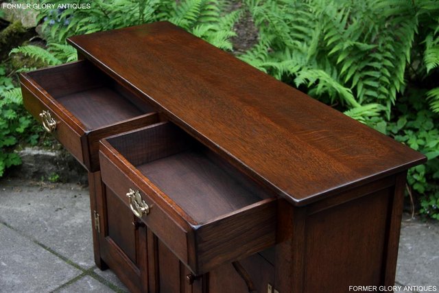 Image 60 of A TITCHMARSH & GOODWIN OAK DRESSER BASE SIDEBOARD HALL TABLE