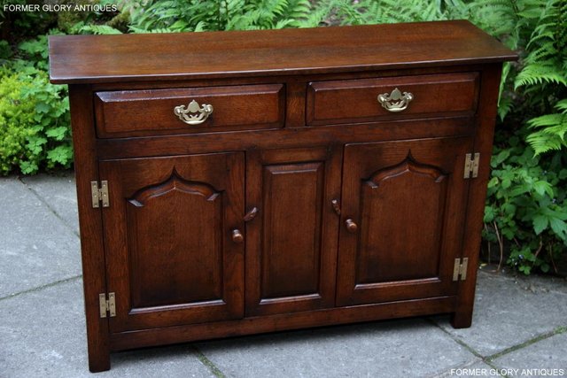 Image 65 of A TITCHMARSH & GOODWIN OAK DRESSER BASE SIDEBOARD HALL TABLE