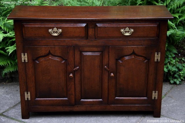 Image 66 of A TITCHMARSH & GOODWIN OAK DRESSER BASE SIDEBOARD HALL TABLE