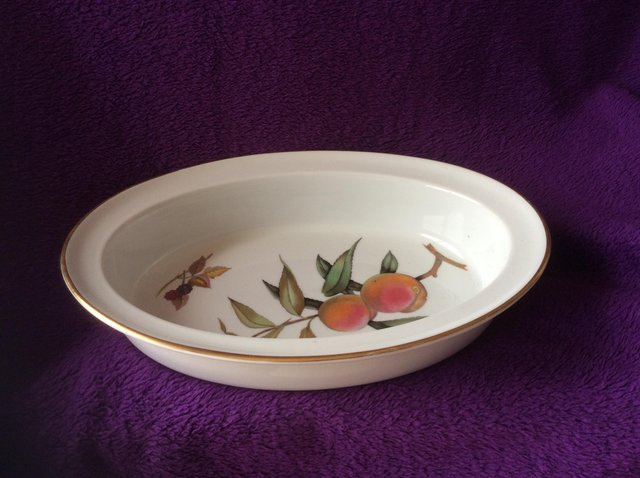 Preview of the first image of ROYAL WORCESTER EVESHAM GOLD RIMMED PIE DISH.