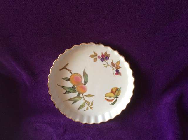 Preview of the first image of ROYAL WORCESTER EVESHAM GOLD EDGE 7.5 INCH FLAN DISH.