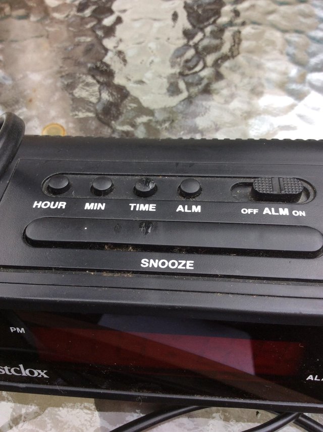 Image 2 of Electric alarm clock