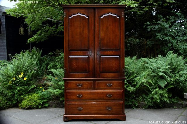 Image 61 of TITCHMARSH GOODWIN ROYAL OAK WARDROBE CHEST OF DRAWERS STAND