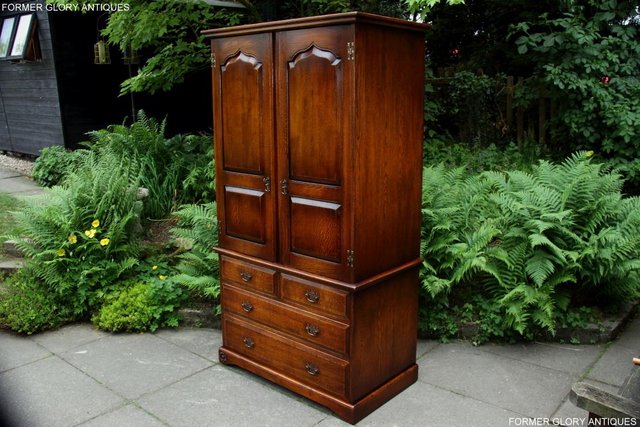 Image 84 of TITCHMARSH GOODWIN ROYAL OAK WARDROBE CHEST OF DRAWERS STAND