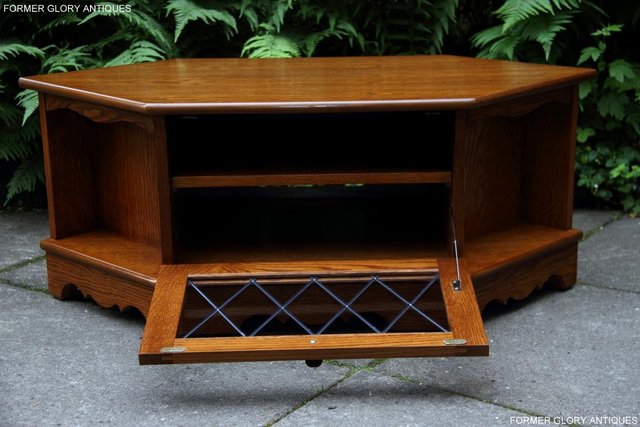 Image 2 of OLD CHARM STYLE OAK CORNER TV HI FI DVD CABINET TABLE STAND