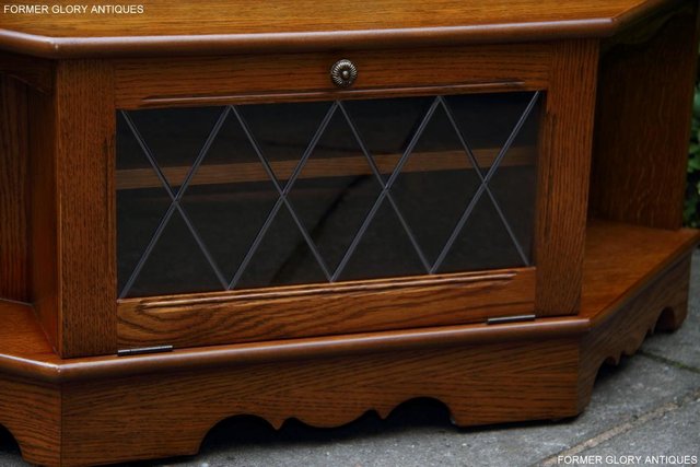 Image 4 of OLD CHARM STYLE OAK CORNER TV HI FI DVD CABINET TABLE STAND