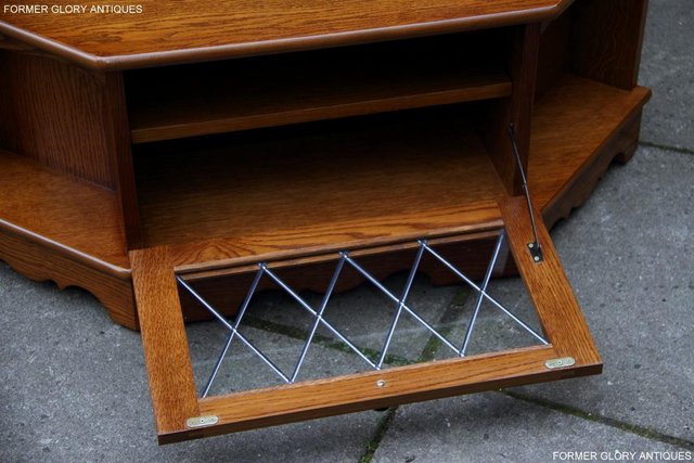 Image 8 of OLD CHARM STYLE OAK CORNER TV HI FI DVD CABINET TABLE STAND