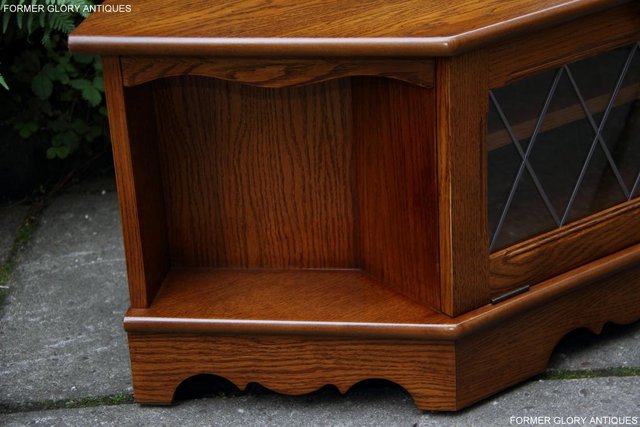 Image 15 of OLD CHARM STYLE OAK CORNER TV HI FI DVD CABINET TABLE STAND