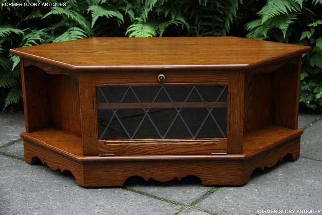 Image 16 of OLD CHARM STYLE OAK CORNER TV HI FI DVD CABINET TABLE STAND