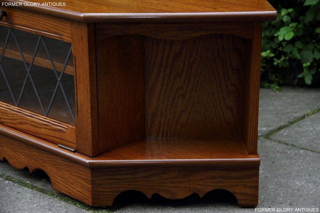 Image 21 of OLD CHARM STYLE OAK CORNER TV HI FI DVD CABINET TABLE STAND