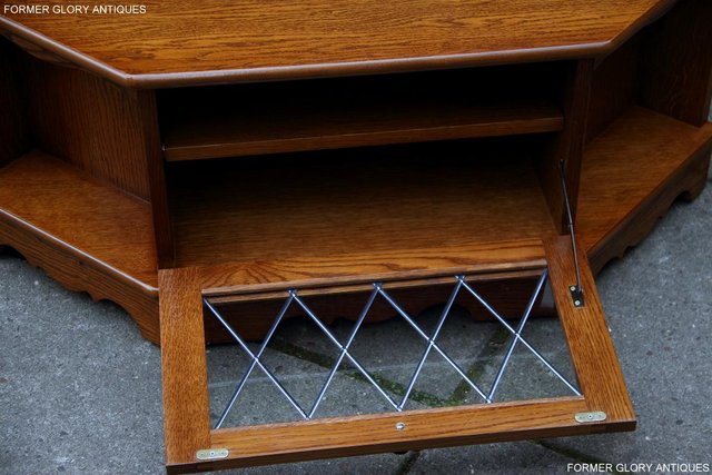 Image 27 of OLD CHARM STYLE OAK CORNER TV HI FI DVD CABINET TABLE STAND