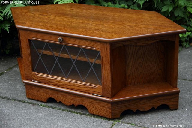 Image 34 of OLD CHARM STYLE OAK CORNER TV HI FI DVD CABINET TABLE STAND