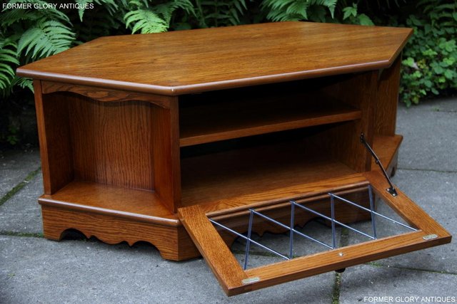 Image 35 of OLD CHARM STYLE OAK CORNER TV HI FI DVD CABINET TABLE STAND