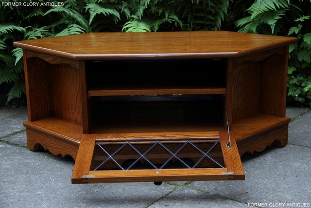 Image 37 of OLD CHARM STYLE OAK CORNER TV HI FI DVD CABINET TABLE STAND