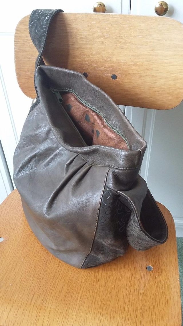 Preview of the first image of Leather shoulder bag.