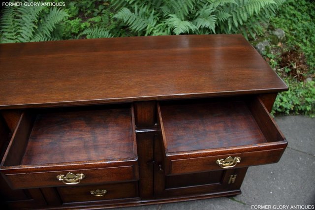 Image 45 of TITCHMARSH AND GOODWIN OAK DRESSER BASE SIDEBOARD HALL TABLE