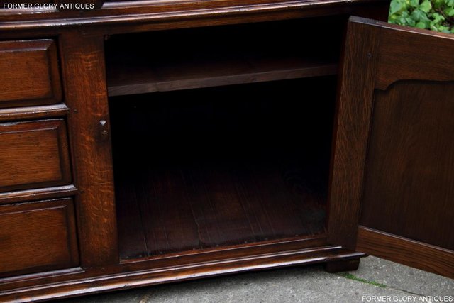Image 47 of TITCHMARSH AND GOODWIN OAK DRESSER BASE SIDEBOARD HALL TABLE