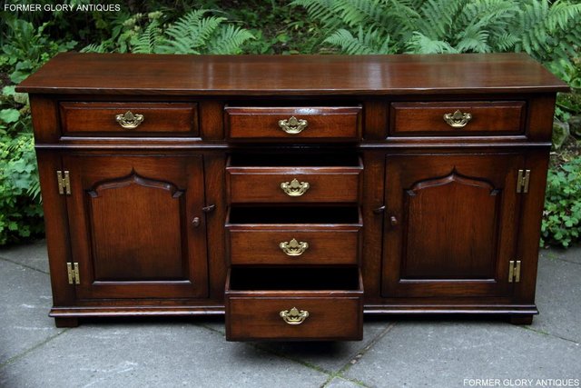 Image 62 of TITCHMARSH AND GOODWIN OAK DRESSER BASE SIDEBOARD HALL TABLE