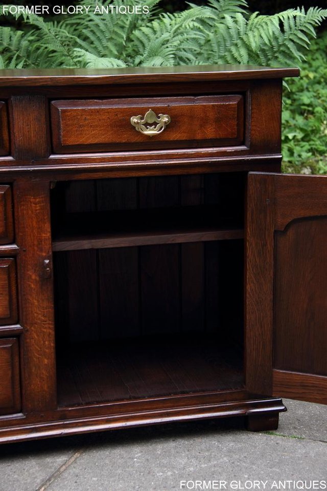 Image 73 of TITCHMARSH AND GOODWIN OAK DRESSER BASE SIDEBOARD HALL TABLE