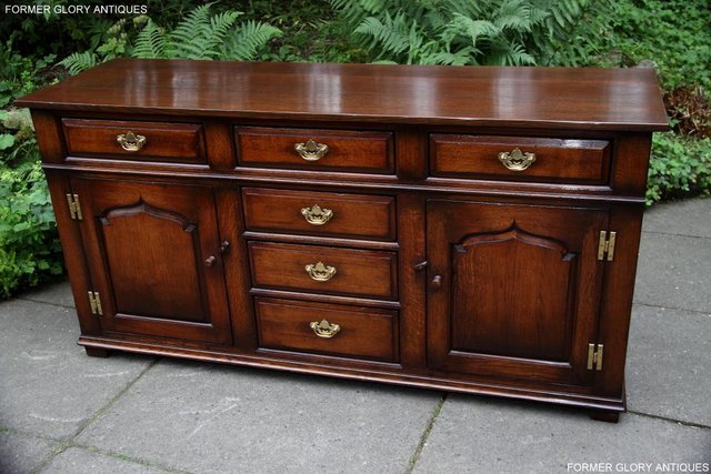 Image 83 of TITCHMARSH AND GOODWIN OAK DRESSER BASE SIDEBOARD HALL TABLE