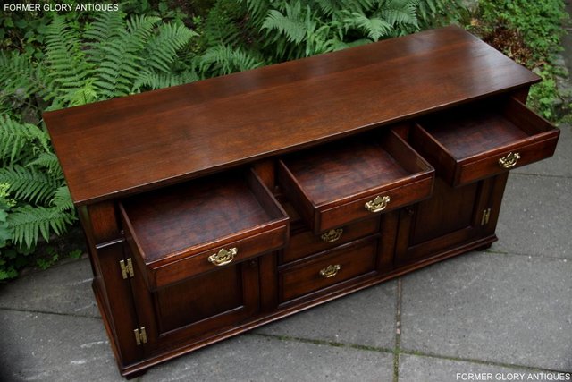 Image 94 of TITCHMARSH AND GOODWIN OAK DRESSER BASE SIDEBOARD HALL TABLE