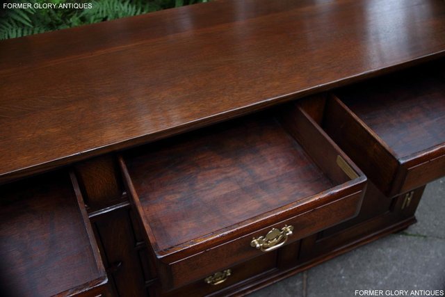 Image 97 of TITCHMARSH AND GOODWIN OAK DRESSER BASE SIDEBOARD HALL TABLE