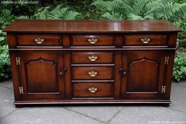 Image 100 of TITCHMARSH AND GOODWIN OAK DRESSER BASE SIDEBOARD HALL TABLE